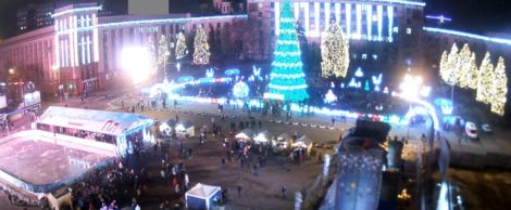 Novoroční strom na náměstí Hrdinů Majdanu v Dněpropetrovsku